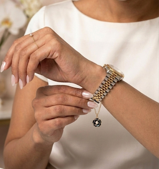 Signature Bloom Charm Black
